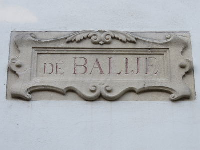 847057 Afbeelding van de naamsteen in de voorgevel van boerderij De Balije (Augustuslaan 34) te De Meern (gemeente Utrecht).